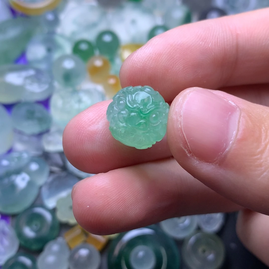 定制翡翠未镶嵌挂件