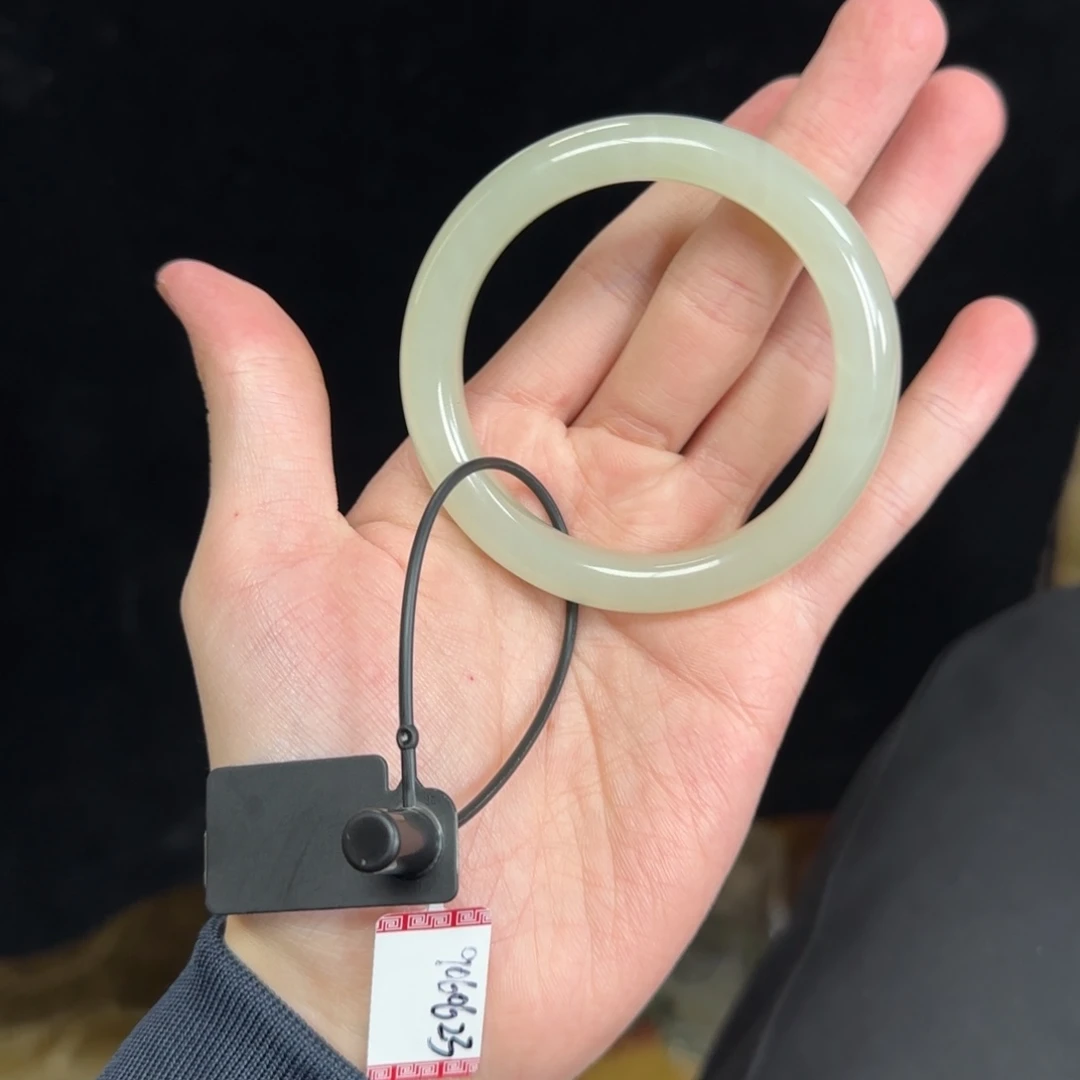 和田玉未镶嵌手镯55