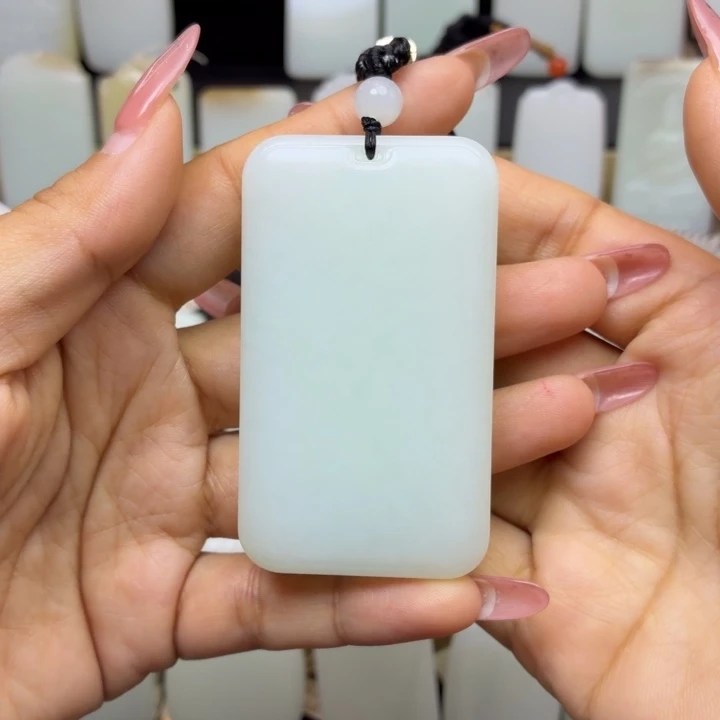 T***e和田玉未镶嵌颈饰