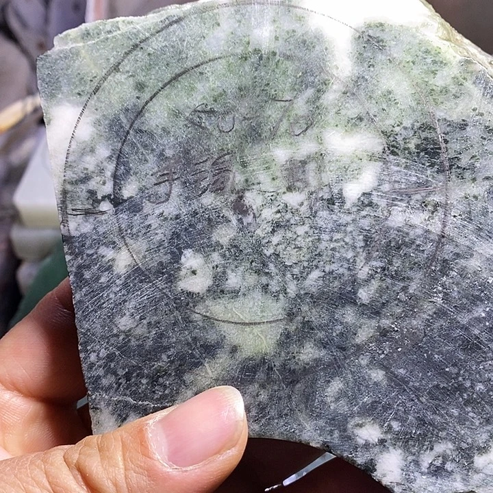 独山玉未镶嵌手镯加工定制