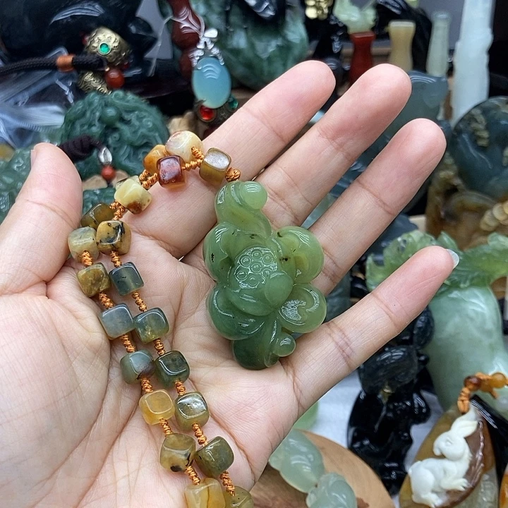 岫玉未镶嵌吊坠挂件