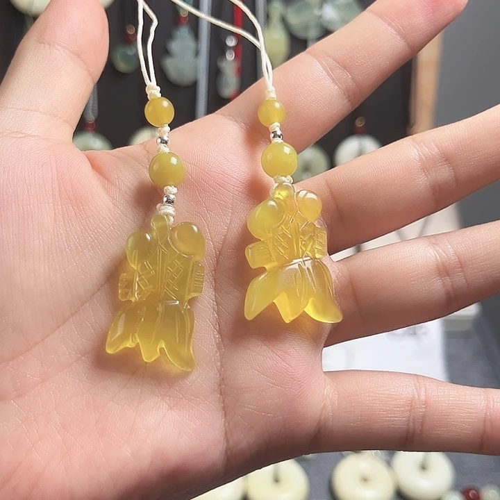 蛇纹石玉未镶嵌车挂蛇纹玉未镶嵌钥匙链手机链车挂多样性发其一