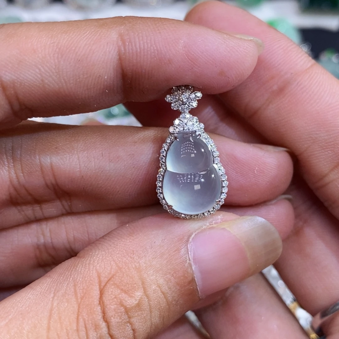 翡翠18K金镶嵌颈饰