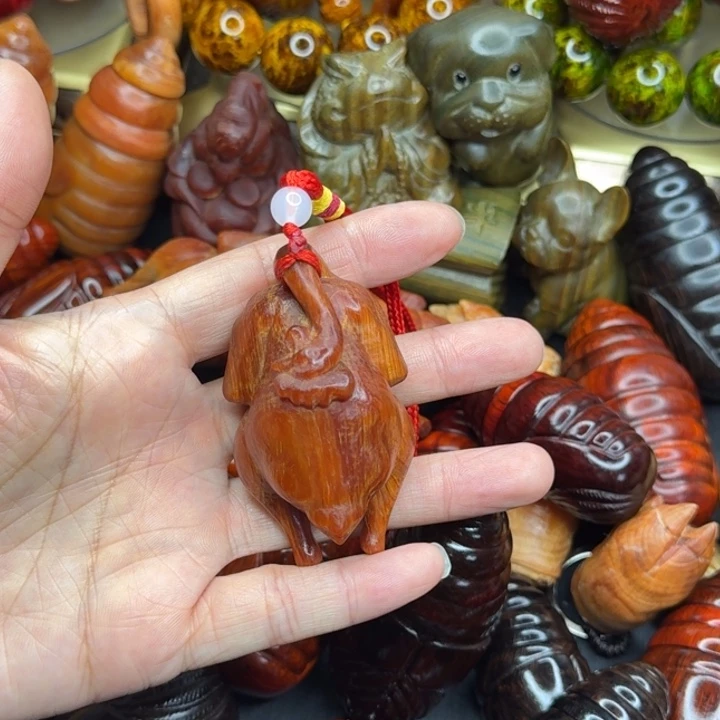 松木琥珀木文玩把件