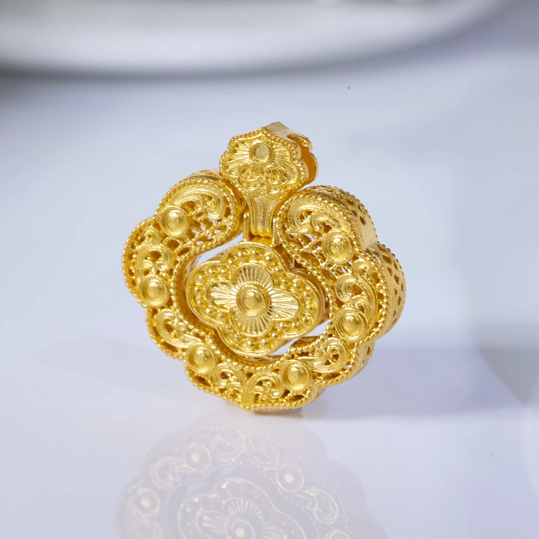 足银银制品 【歪歪】足银点钻祥云镂空锁吊坠（多样性发一）XB-J6217