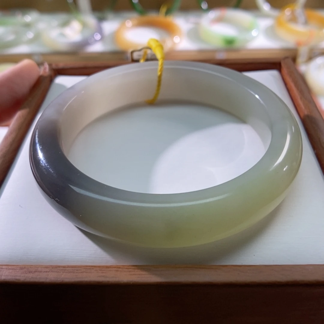 【闪购商品】未镶嵌手镯和田玉（翠青玉）
