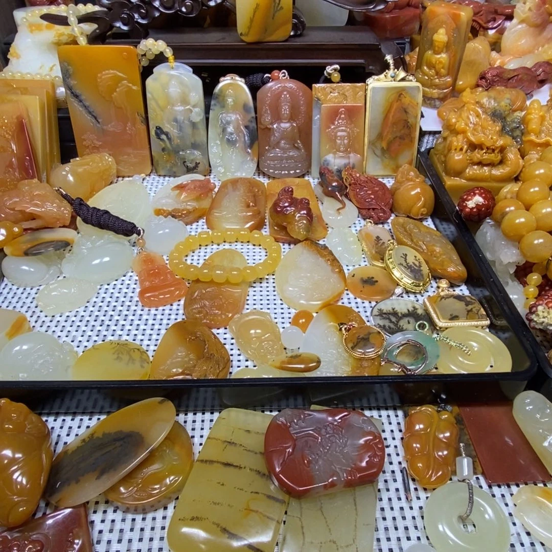 石英质玉（黄龙玉）合金颈饰