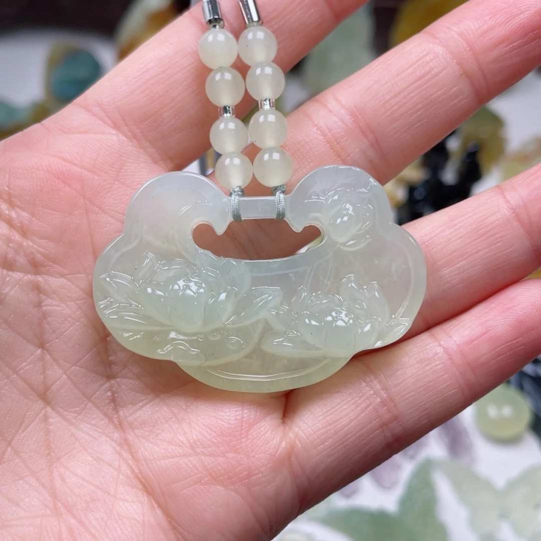 蛇纹石玉颈饰未镶嵌