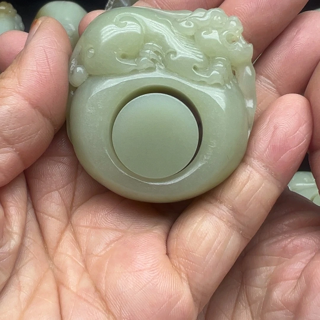 和田玉（糖玉）未镶嵌把件