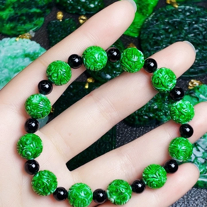 翡翠未镶嵌颈饰多样性