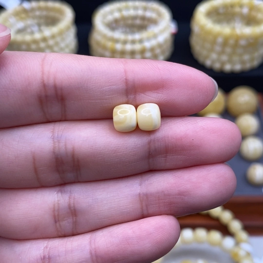 捏***哈蜜蜡未镶嵌珠宝奇石