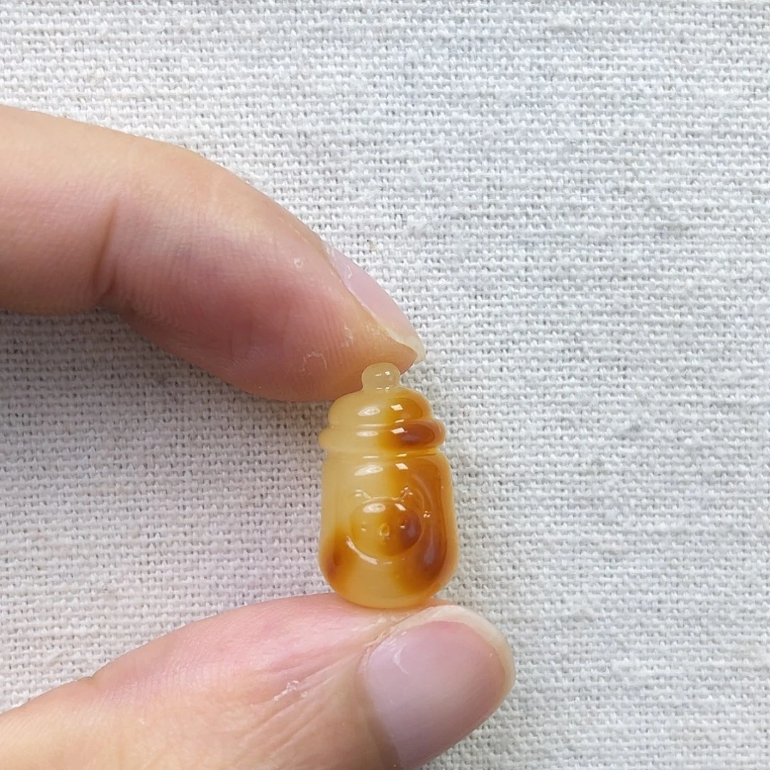 琥珀未镶嵌裸石小熊奶瓶