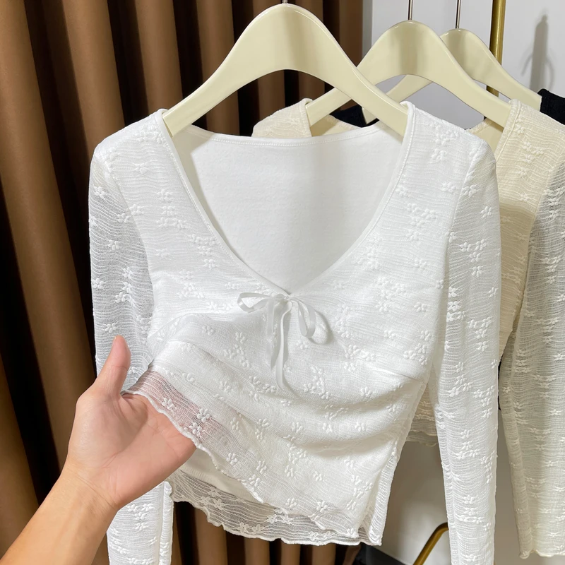 秋冬高级感加绒V领蕾丝上衣女2024新款提花木耳边低胸内搭打底衫