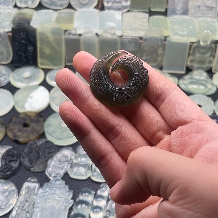 岫玉未镶嵌颈饰时来运转
