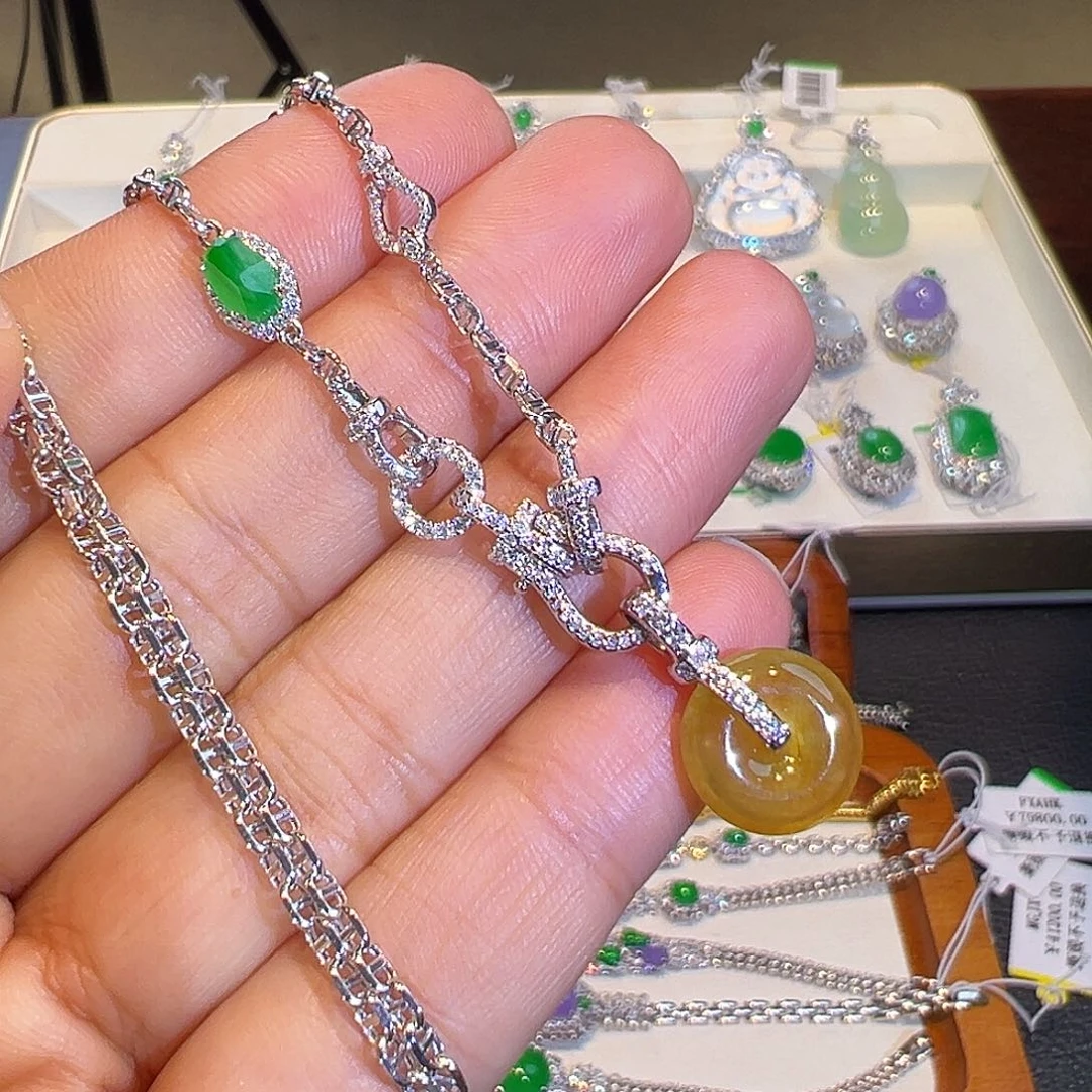 翡翠18K金镶嵌颈饰