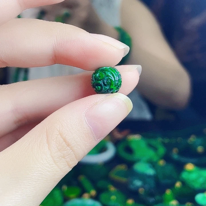 颈饰未镶嵌翡翠多样性