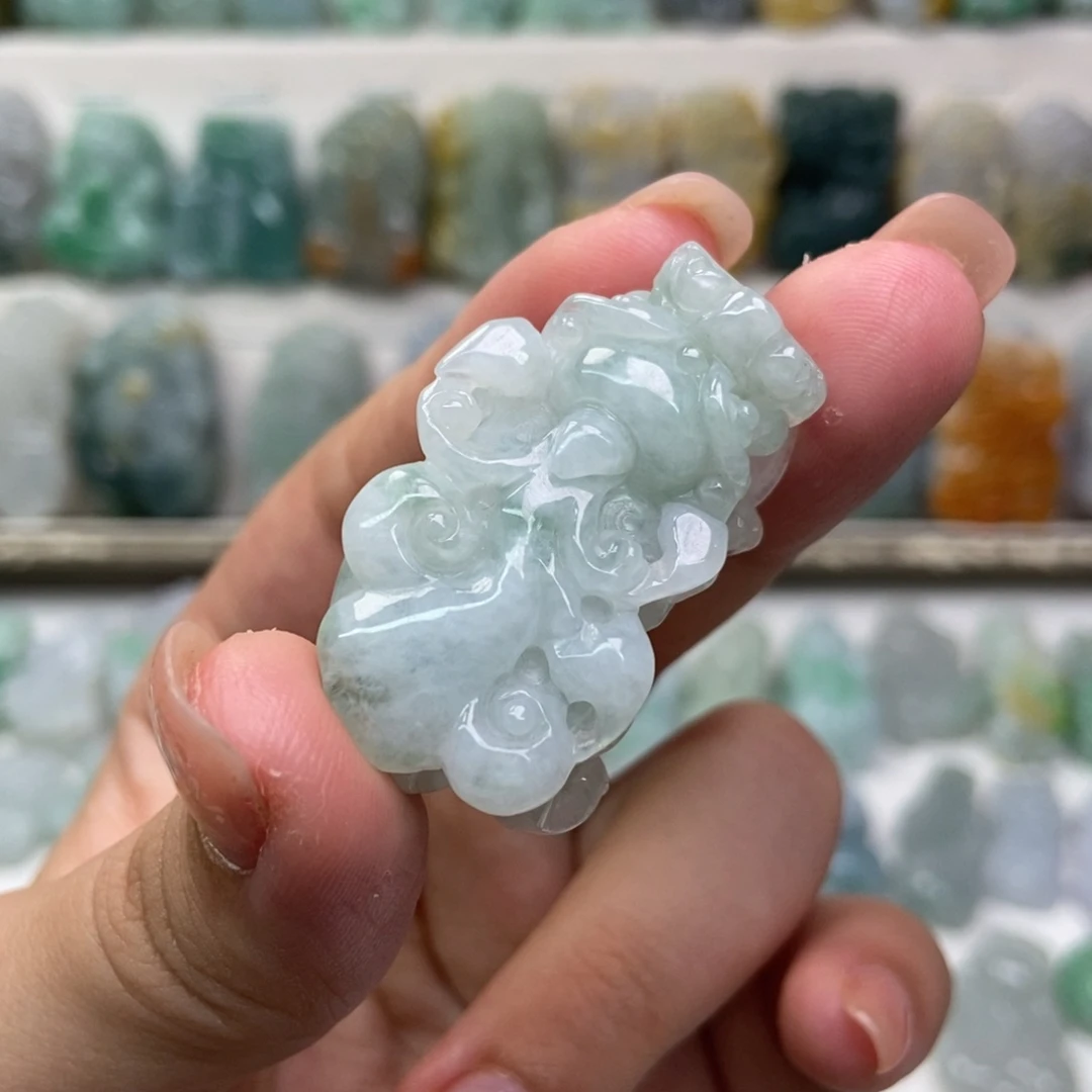翡翠未镶嵌吊坠(赠链)