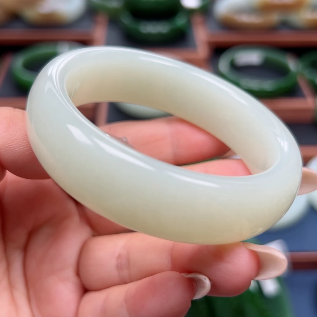 未镶嵌手镯和田玉5657圈口