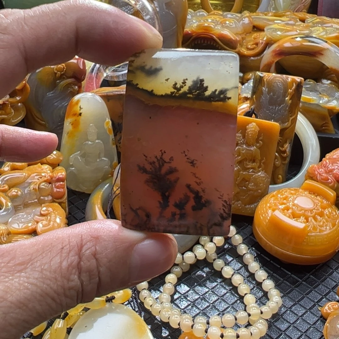 颈饰未镶嵌石英质玉