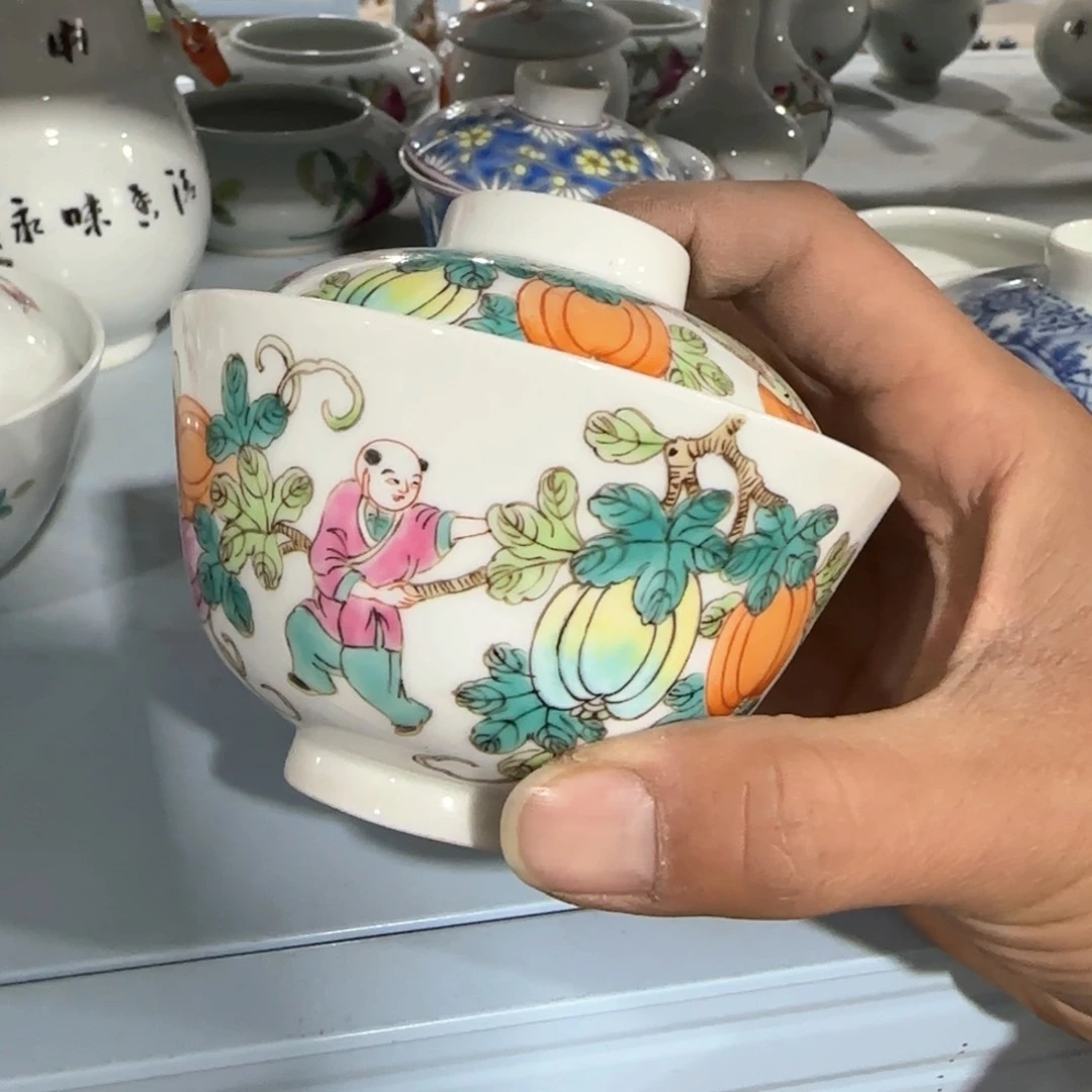 瓷片好想看这两只猪打架哈哈