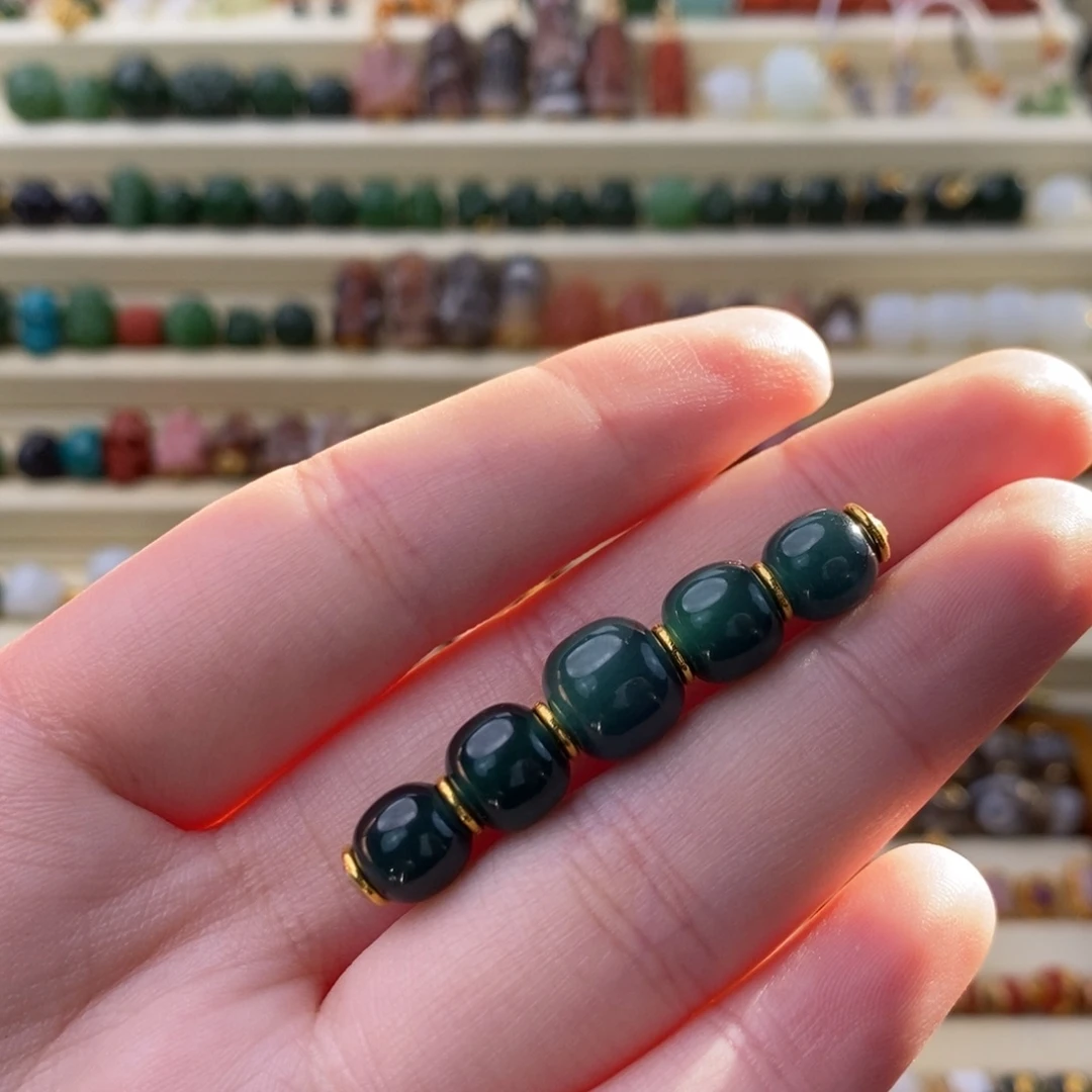 翡翠18K金镶嵌颈饰五连珠