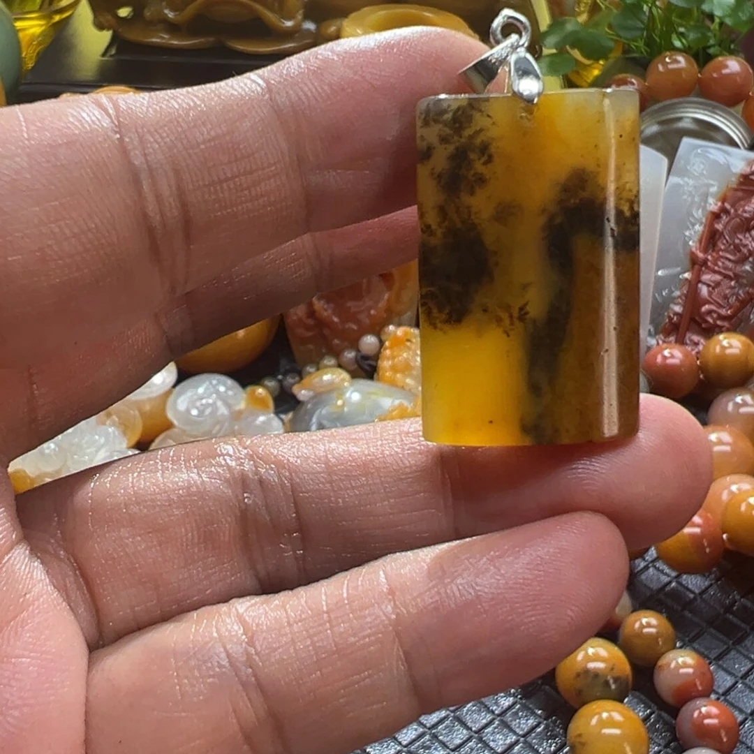 石英质玉未镶嵌颈饰