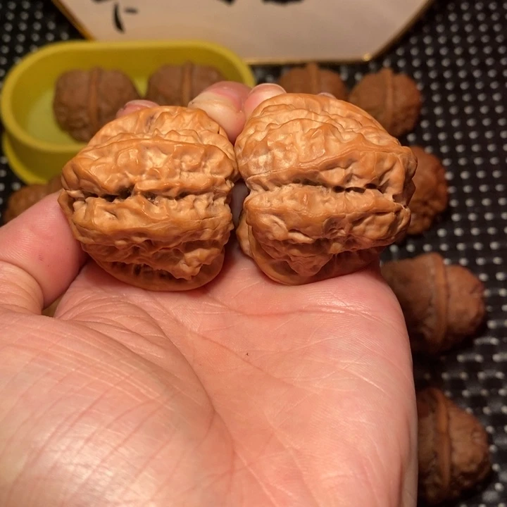 D***文玩核桃把件四开八腿恶蟾王