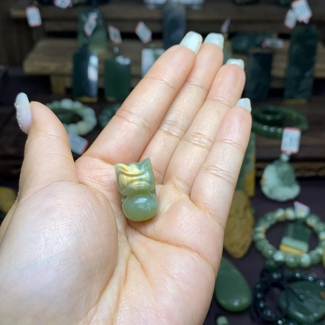 岫岩河磨玉（透闪石质玉）颈饰未镶嵌小*