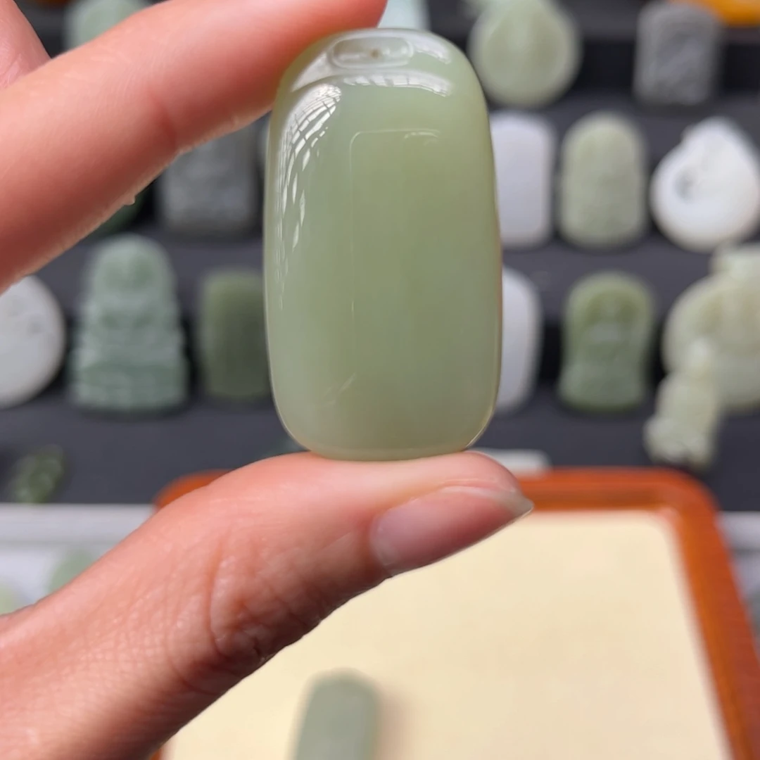 和田玉颈饰未镶嵌牛**天