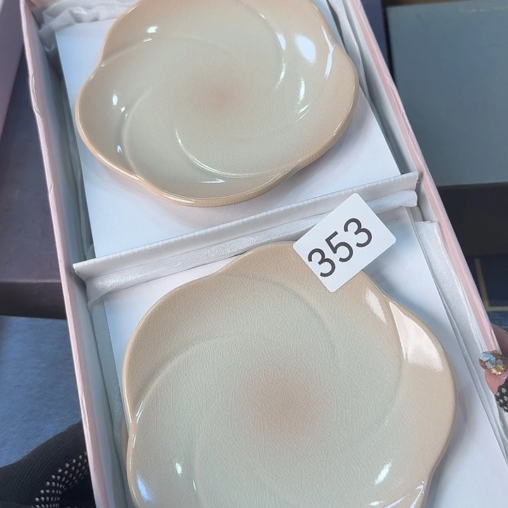 瓷片很好看的小碟子