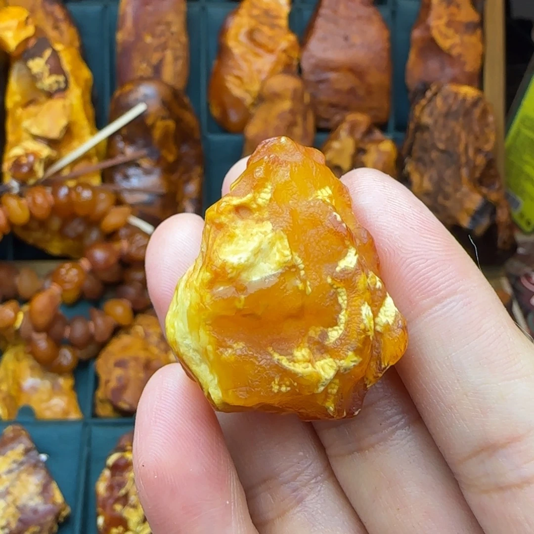 禾***术琥珀颈饰未镶嵌花蜡