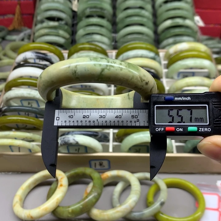 未镶嵌蛇纹石玉手镯37