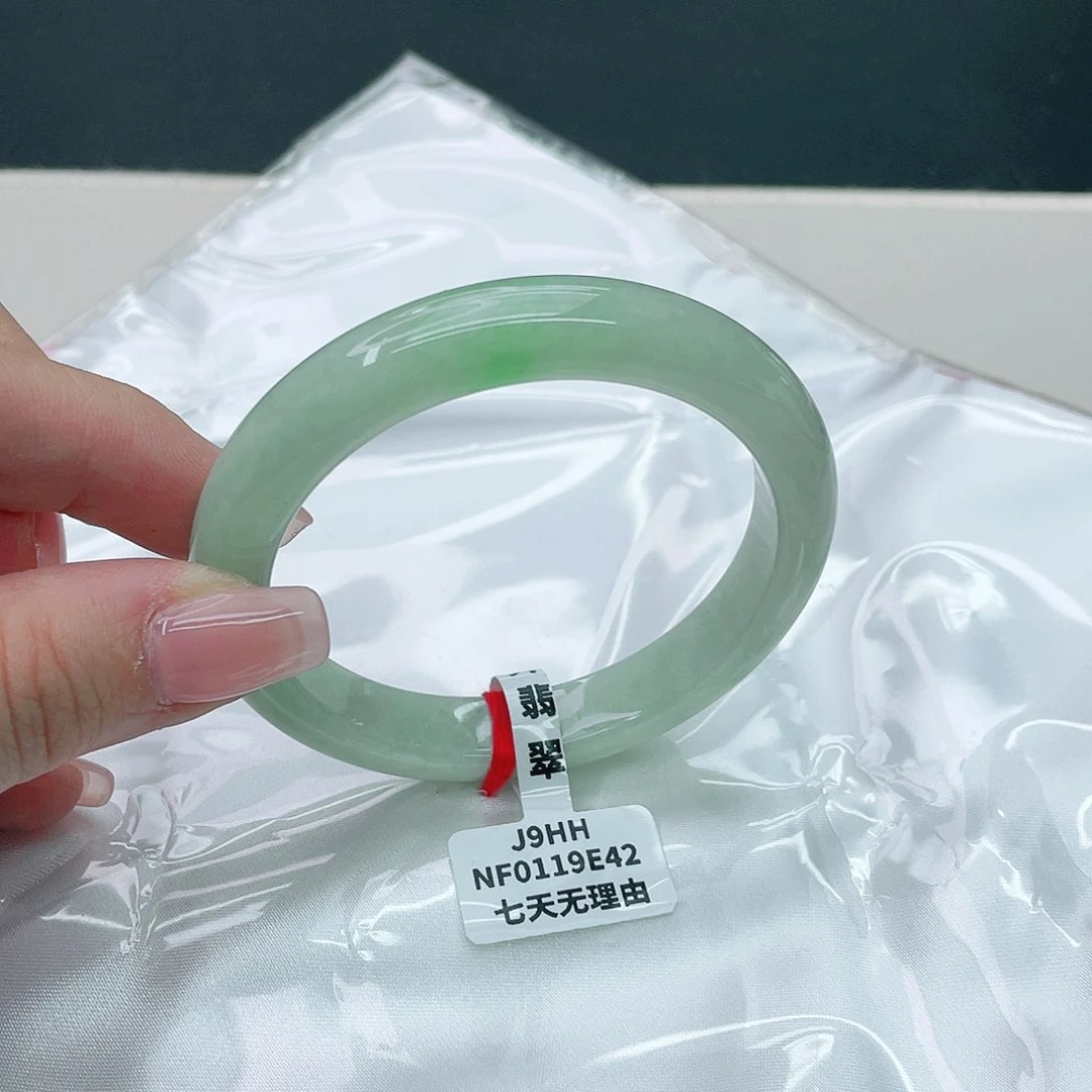 翡翠手镯未镶嵌正56