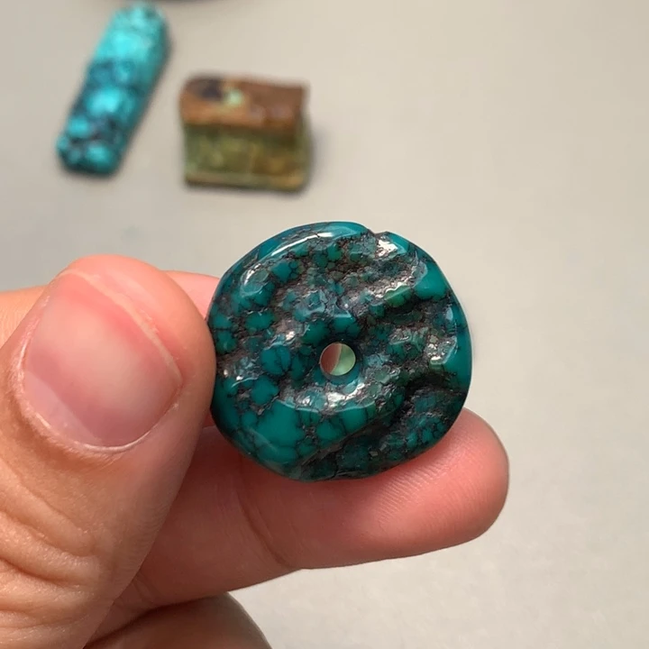 绿松石未镶嵌颈饰