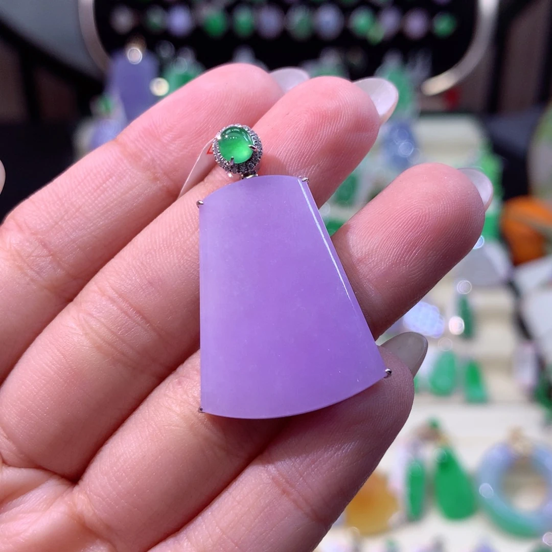 翡翠颈饰18K金镶嵌翡翠