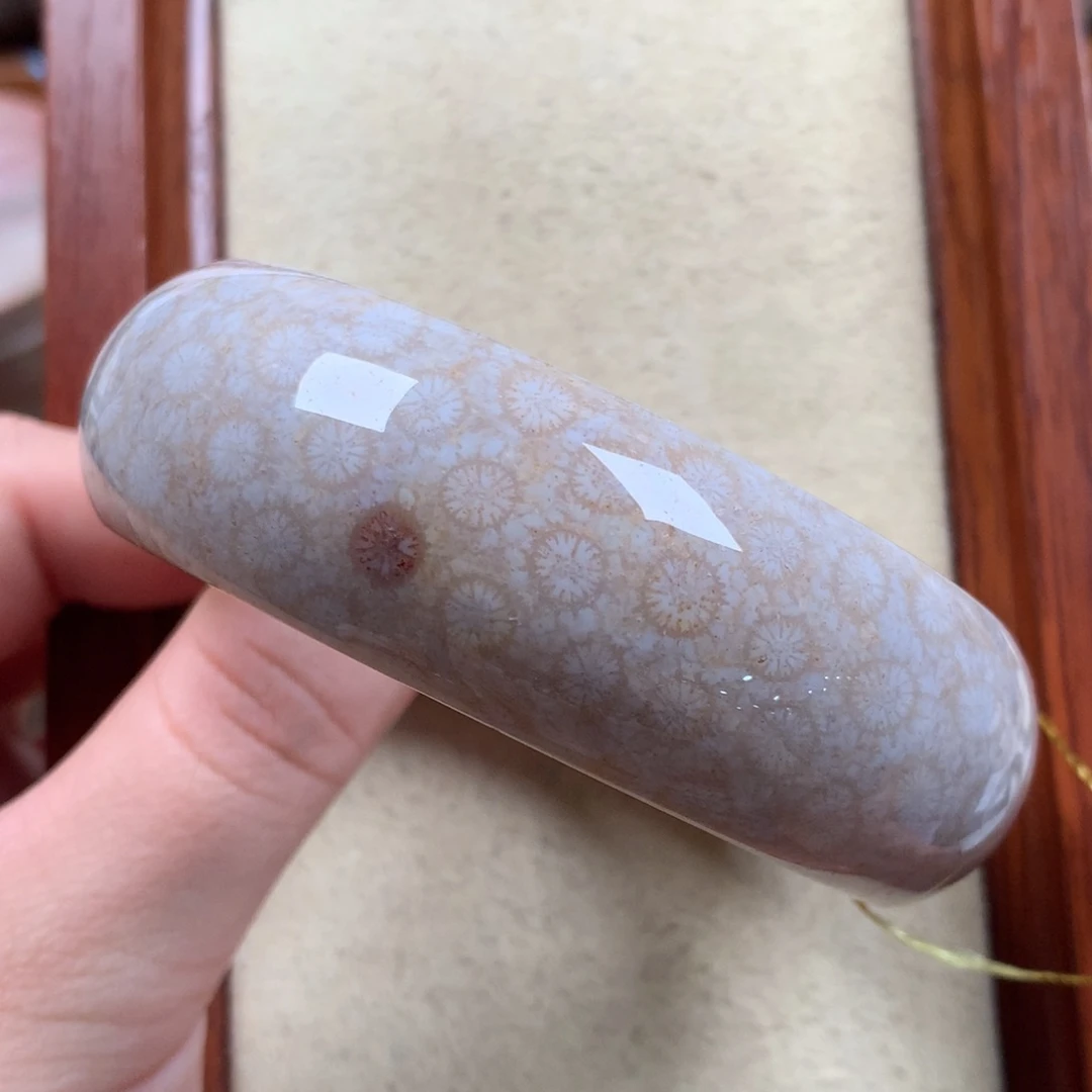 未镶嵌58圈漏200/个。02硅化珊瑚（珊瑚玉）