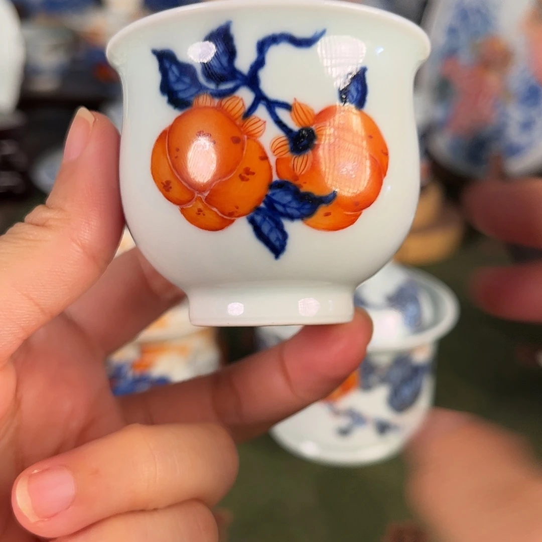手绘青花加彩柿子杯