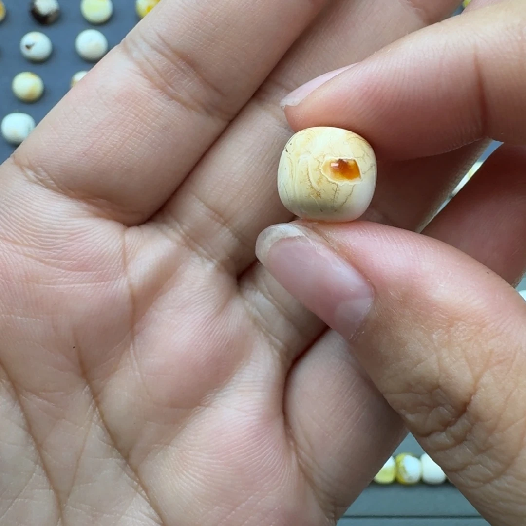 琥珀未镶嵌裸石11加老型沁色高桩