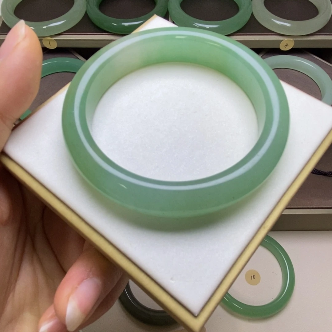 东陵石未镶嵌手镯