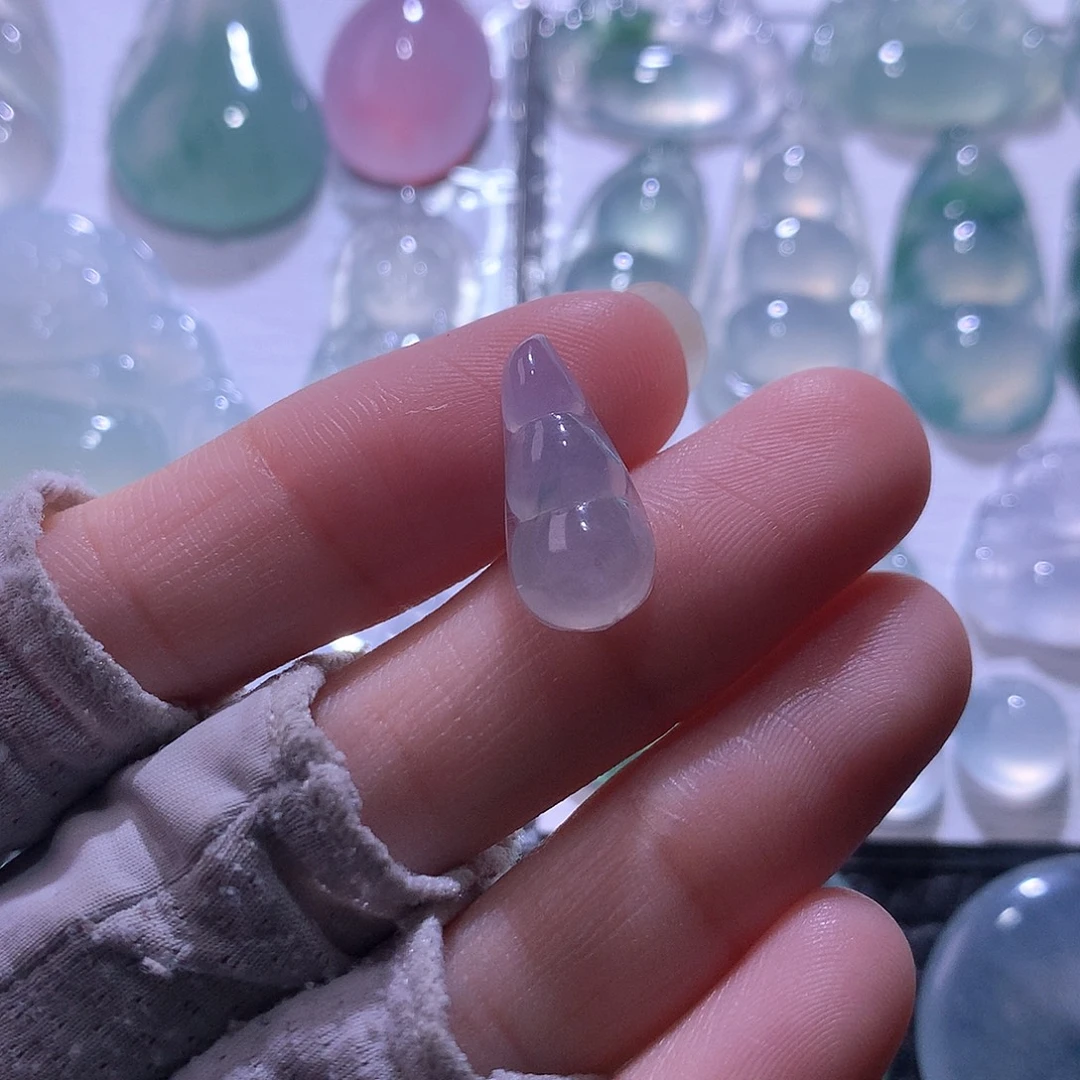 翡翠未镶嵌颈饰豆