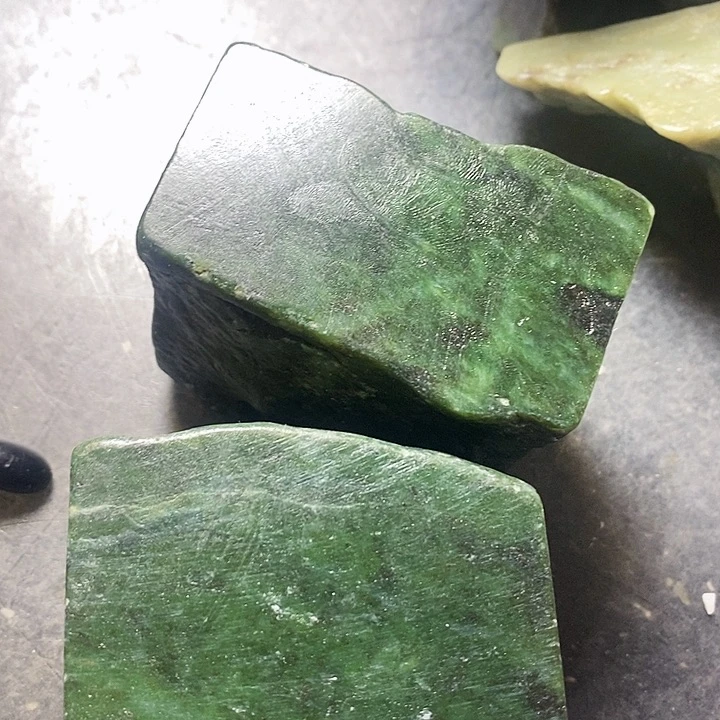 透闪石质玉未镶嵌珠宝半成品