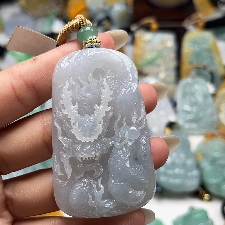 翡翠未镶嵌颈饰龙牌