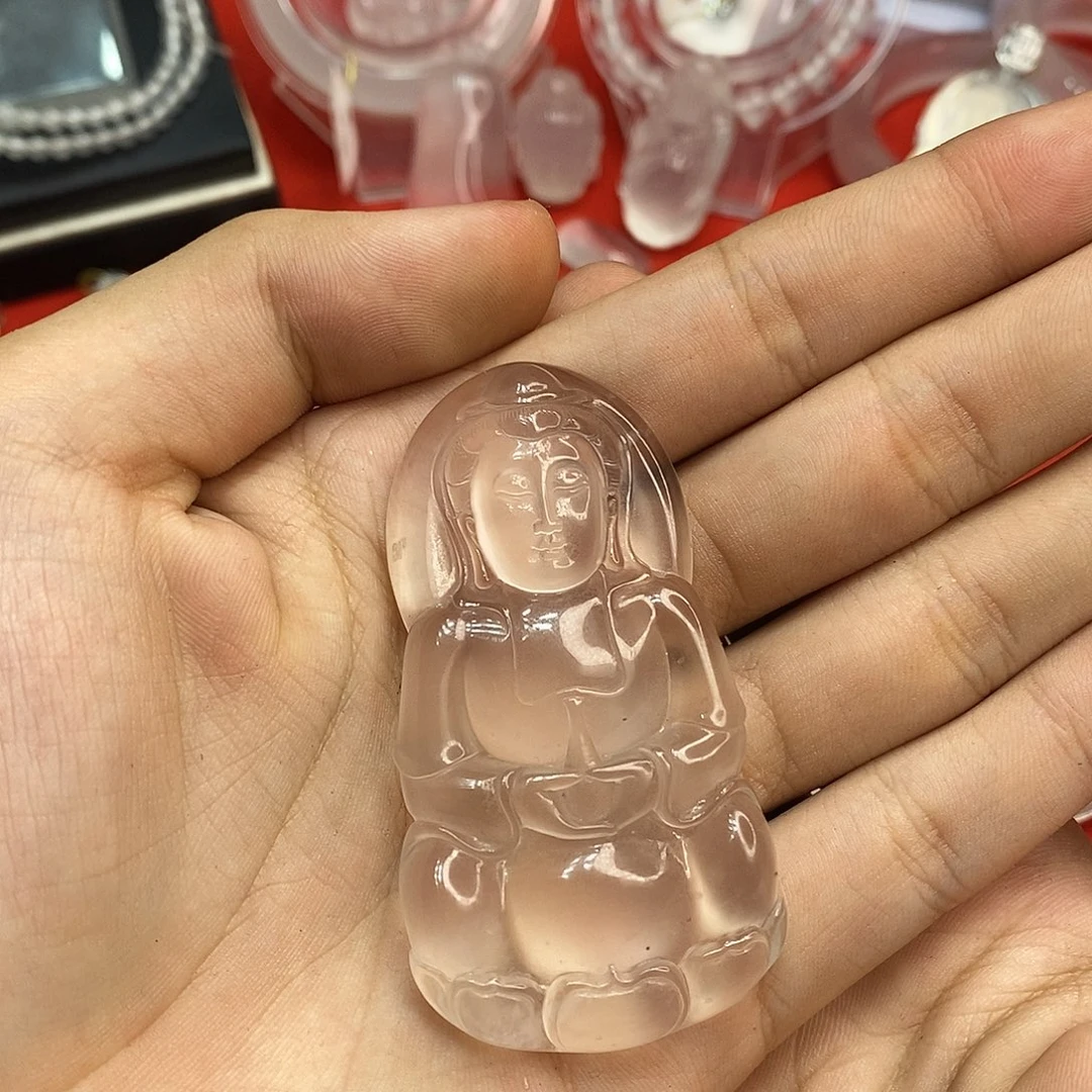 颈饰未镶嵌石英质玉