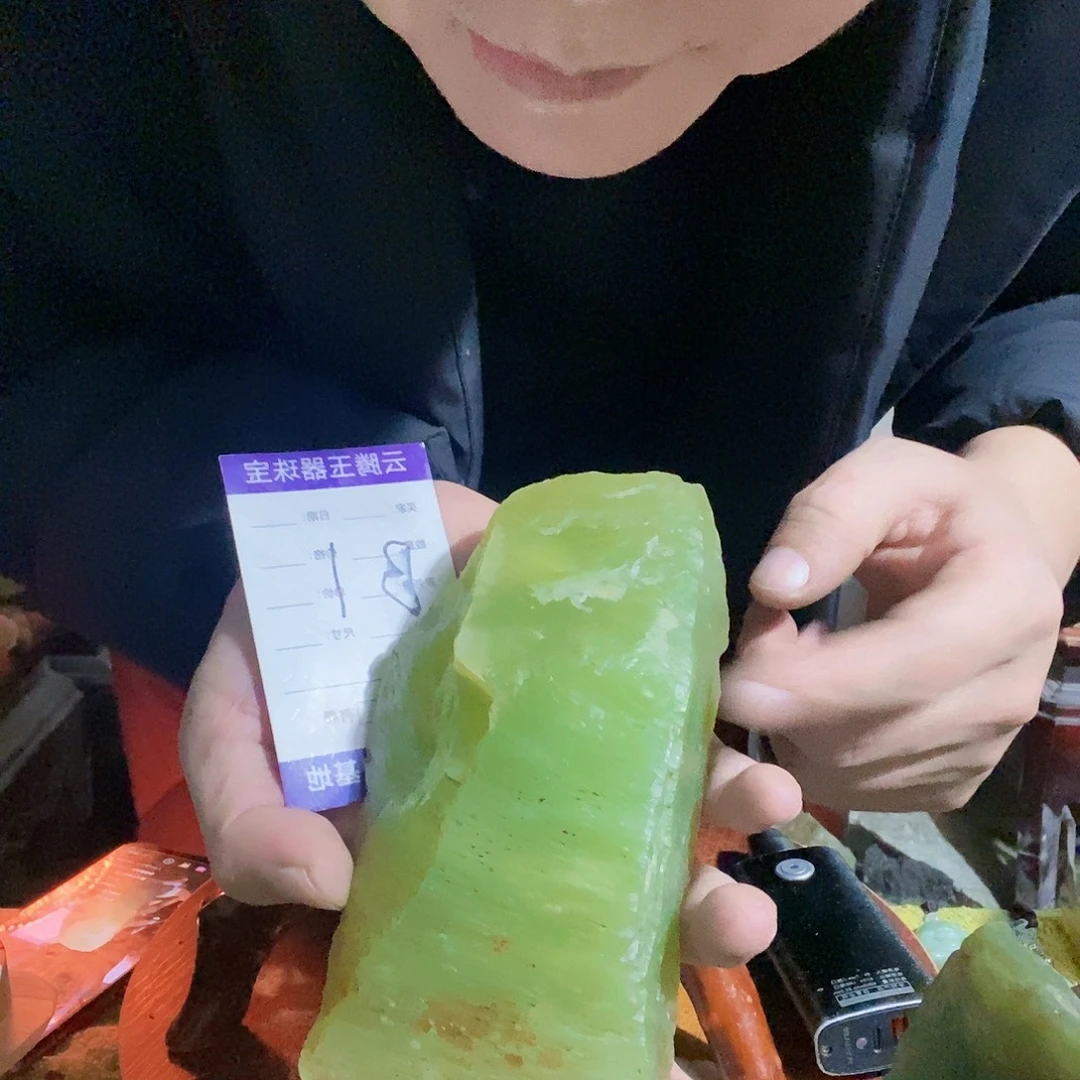 蛇纹石玉未镶嵌珠宝奇石