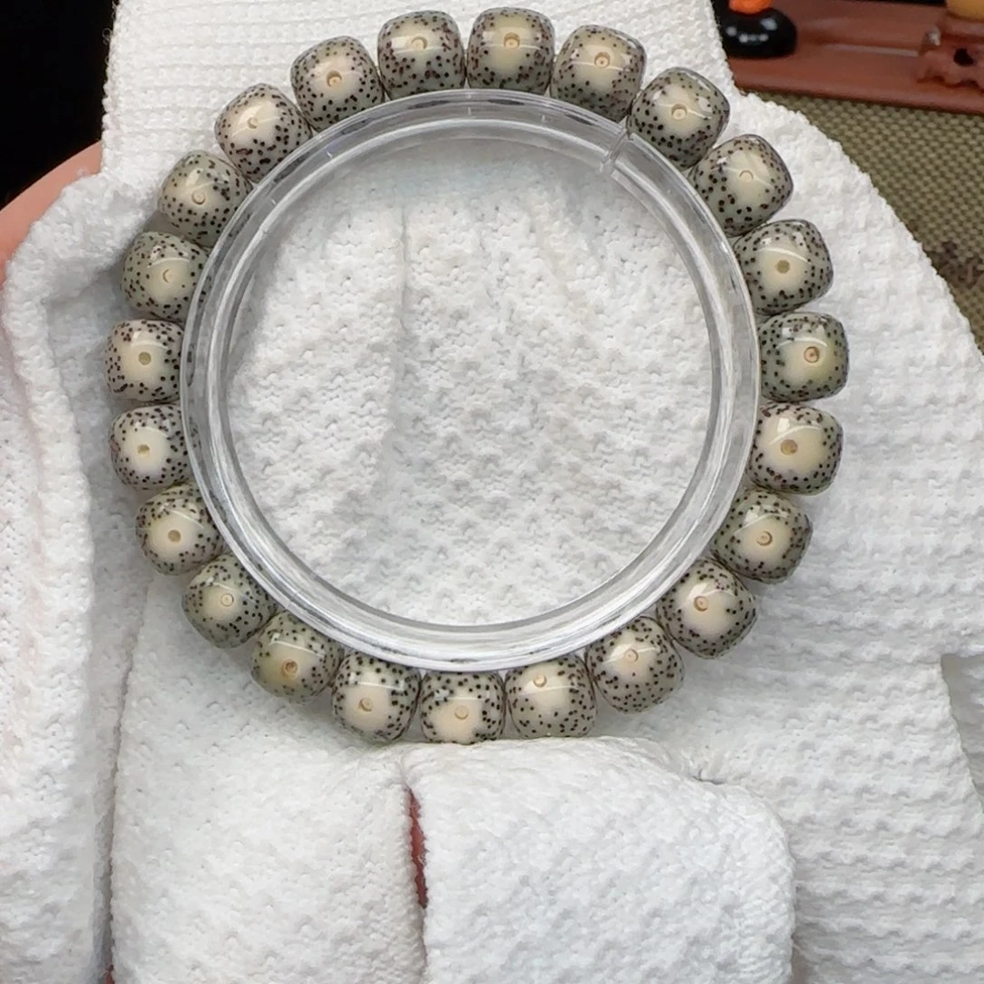 星月菩提手串绿包白10*9