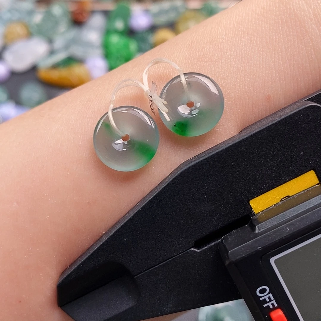 凤***竹翡翠未镶嵌颈饰平安扣