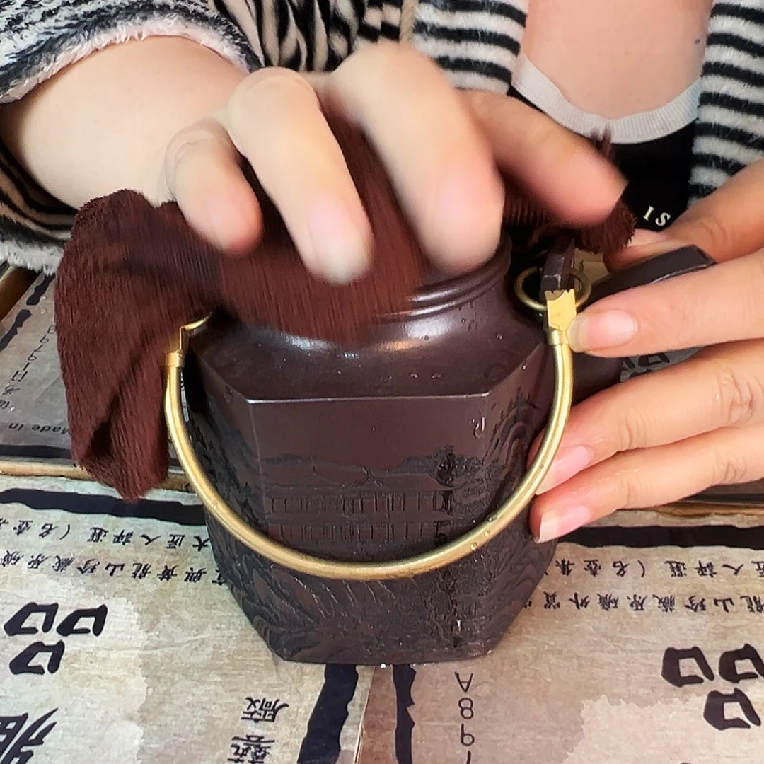 茶壶紫砂?**?紫砂壶手工