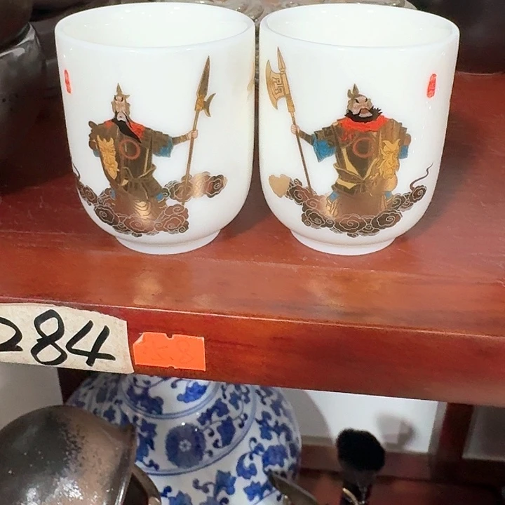 主人杯一个，瓷。。。品茗