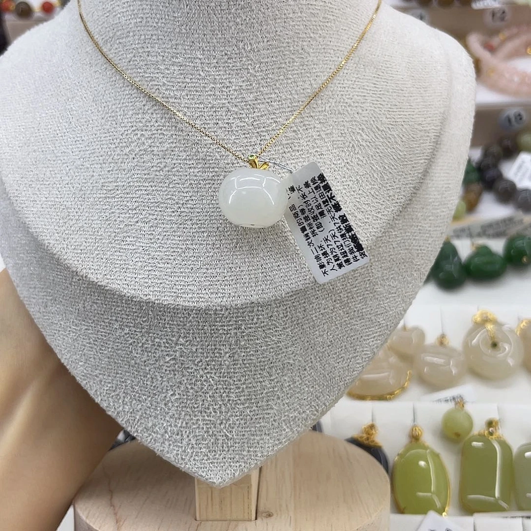 和田玉18K金镶嵌吊坠(赠链)