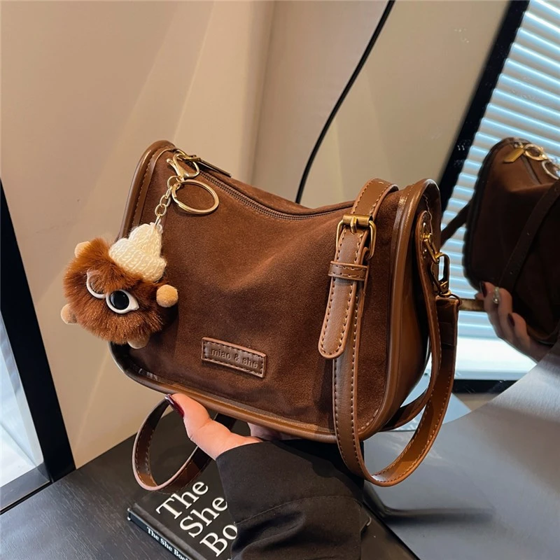 麂皮绒包包女2025超火新款韩版时尚单肩小方包上班通勤复古斜挎包